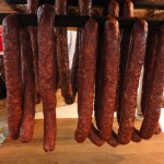 Zdrowa kiełbasa naturalnie przygotowywana