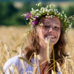 174925_dziewczyna_pole_zboze_wianek