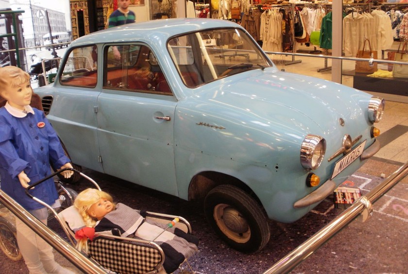 1280px-Mikrus_Galeria_Krakowska_01