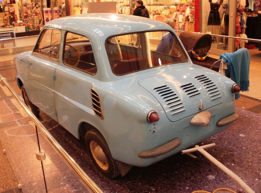 1280px-Mikrus_Galeria_Krakowska_02