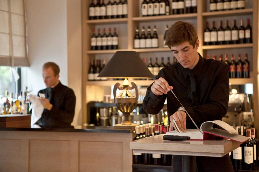 528553_438106436234701_1434008409_n