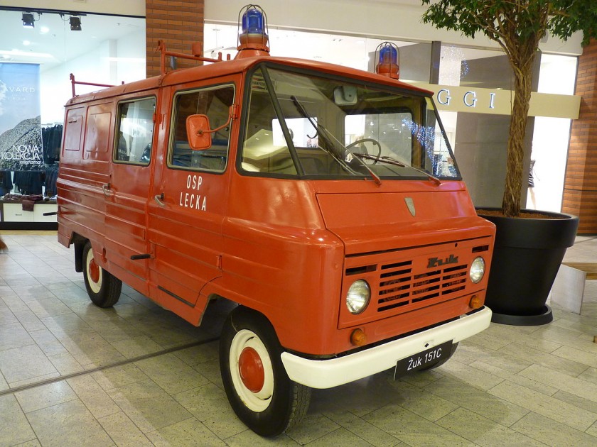 FSC_Żuk_A-151_C_during_„XXX_lat_motoryzacji_PRL”_exhibition_at_Bonarka_City_Center_in_Kraków_2