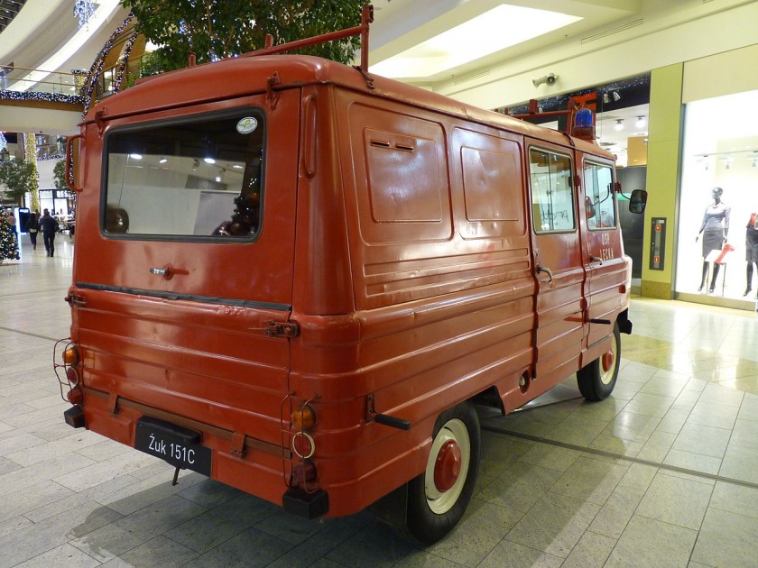 FSC_Żuk_A-151_C_during_„XXX_lat_motoryzacji_PRL”_exhibition_at_Bonarka_City_Center_in_Kraków_3