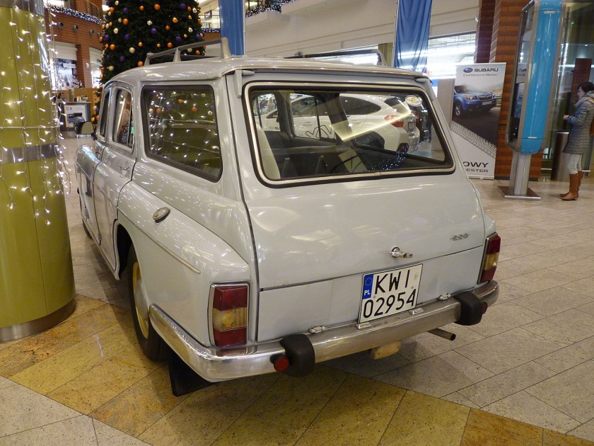 FSO_Warszawa_223_K_during_„XXX_lat_motoryzacji_PRL”_exhibition_at_Bonarka_City_Center_in_Kraków_4