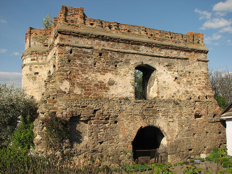 800px-Ostroh_Tatar_Tower