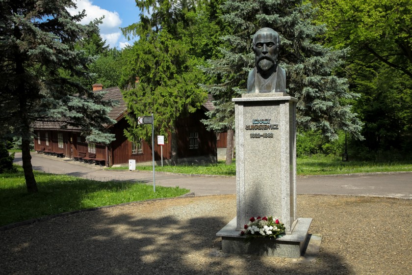 14317150368_d765291fc0_o