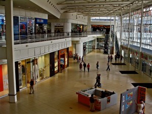 Manufaktura_galeria_handlowa_wejście_Łódź