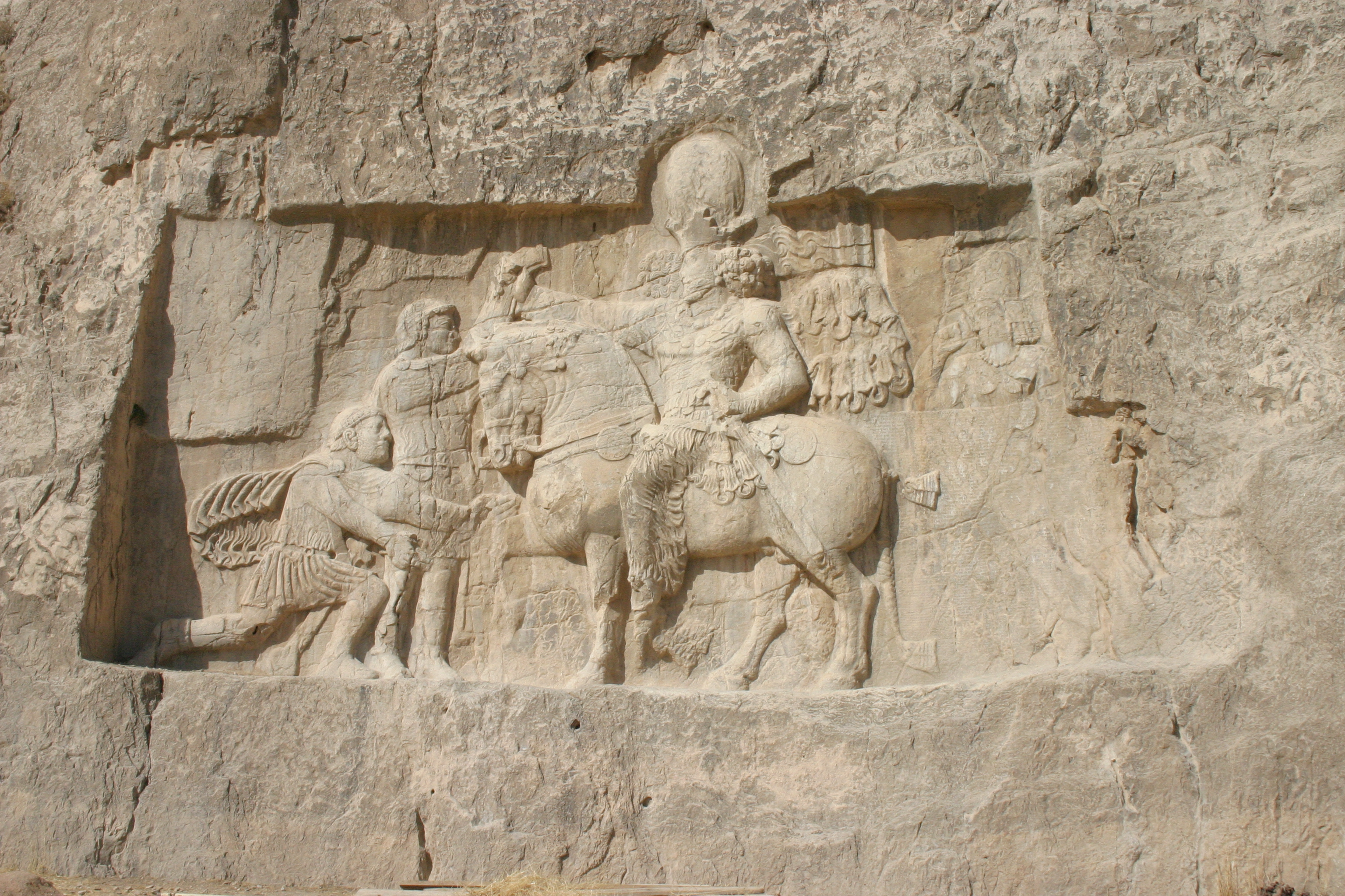 Relief_of_Shapur_I_capturing_Valerian