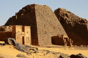 Sudan-Darfur2008-_piramidi-_contesto-_COSV_(7)