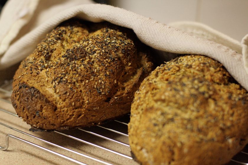 smażony chleb z ziołami, źródło: wikimedia.org